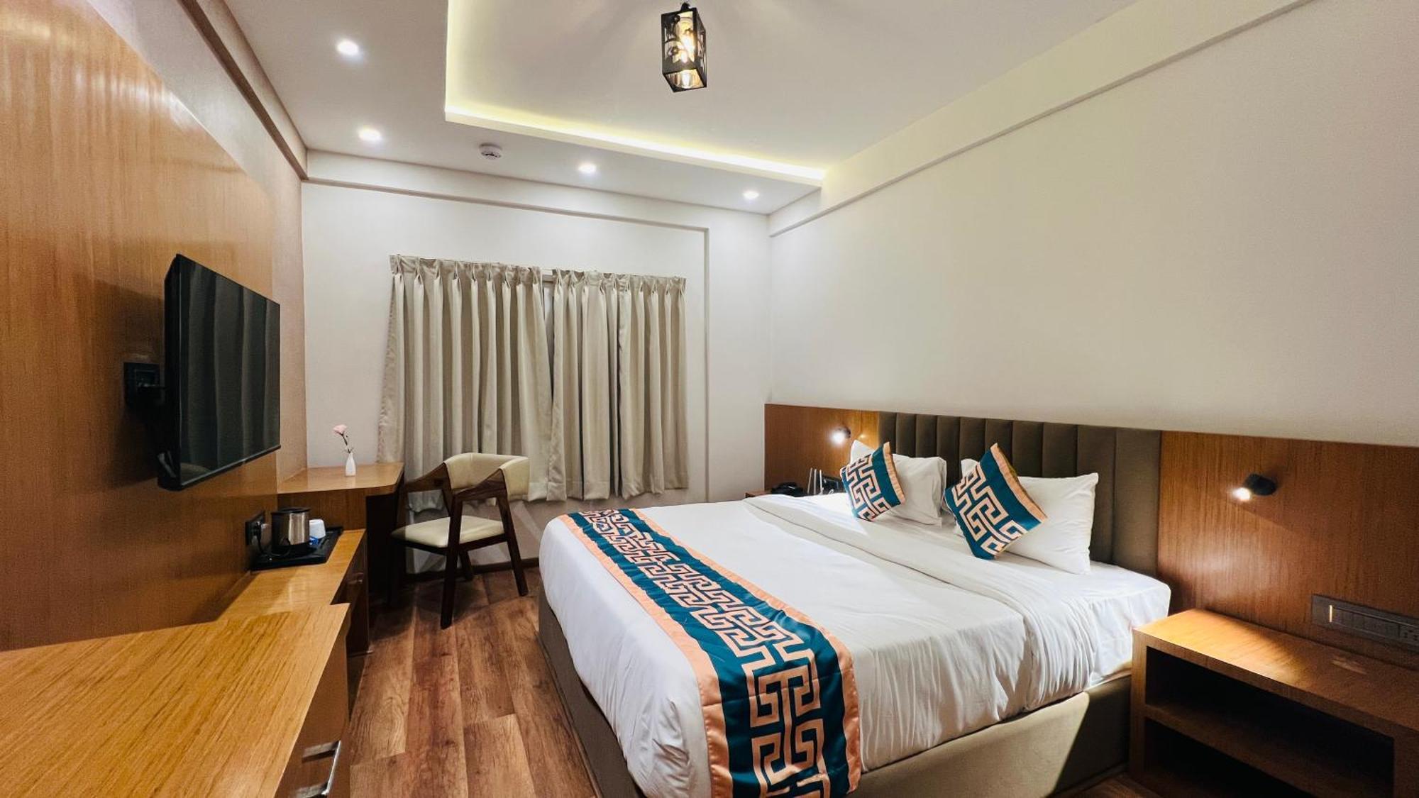 Hotel Aashraya Dod Jala Экстерьер фото