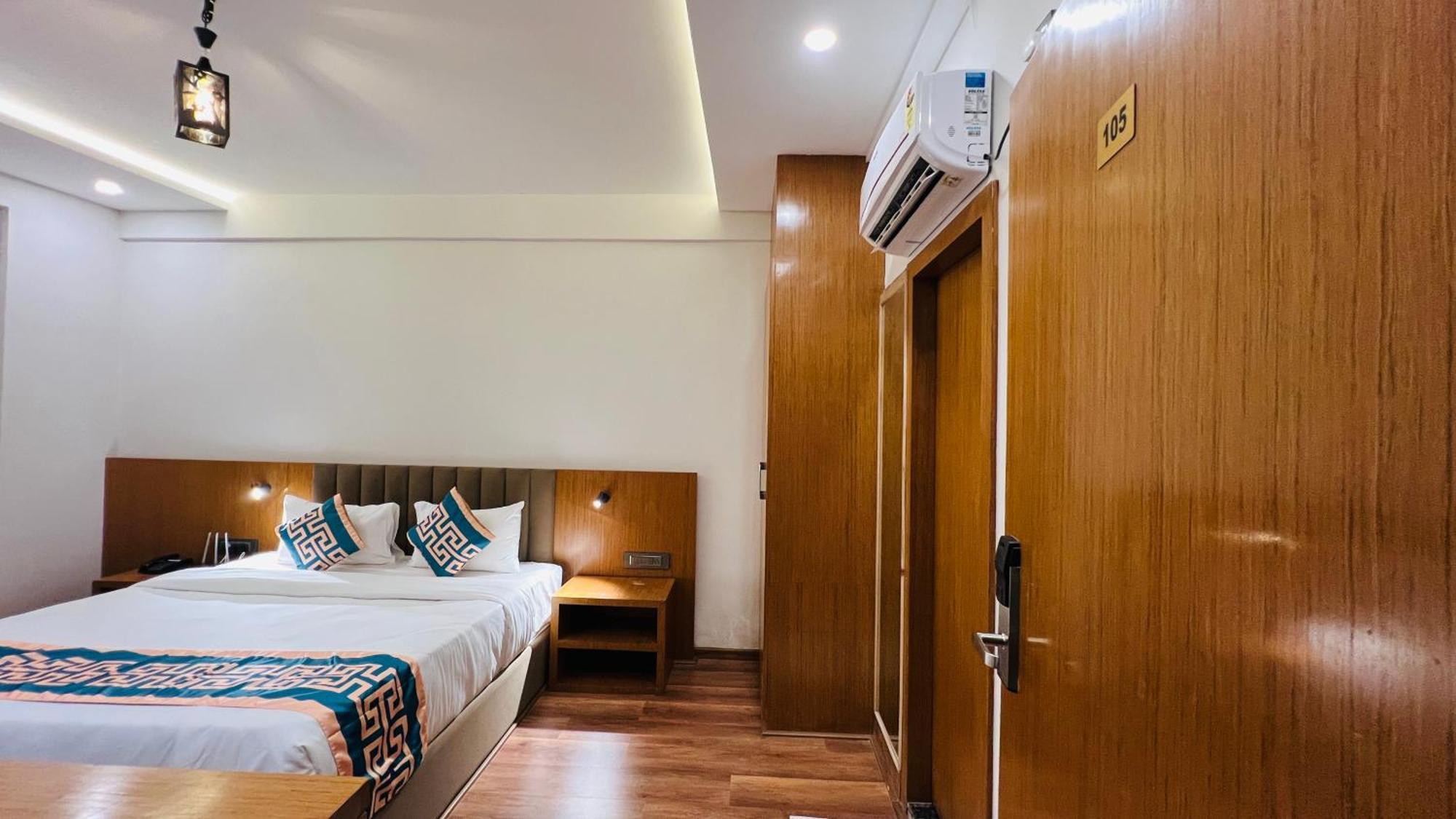 Hotel Aashraya Dod Jala Экстерьер фото