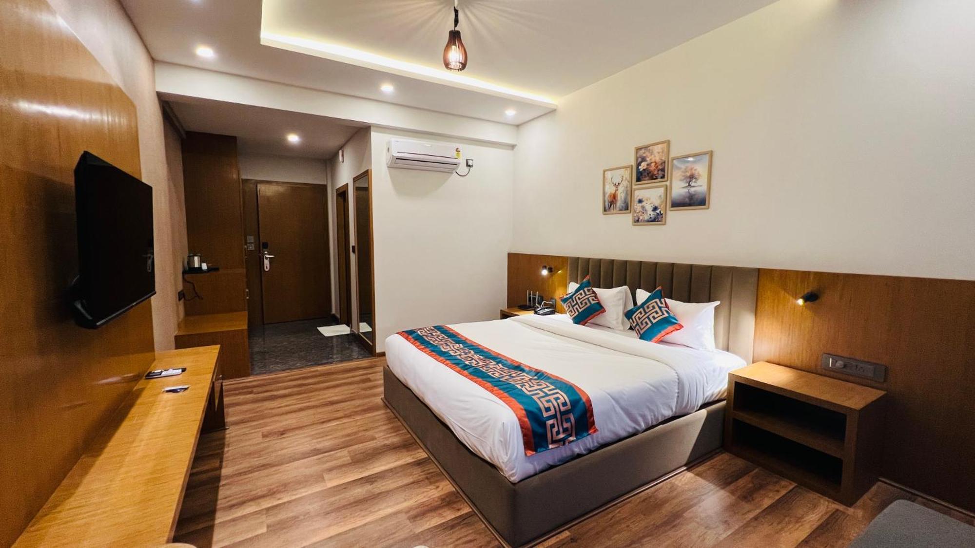 Hotel Aashraya Dod Jala Экстерьер фото