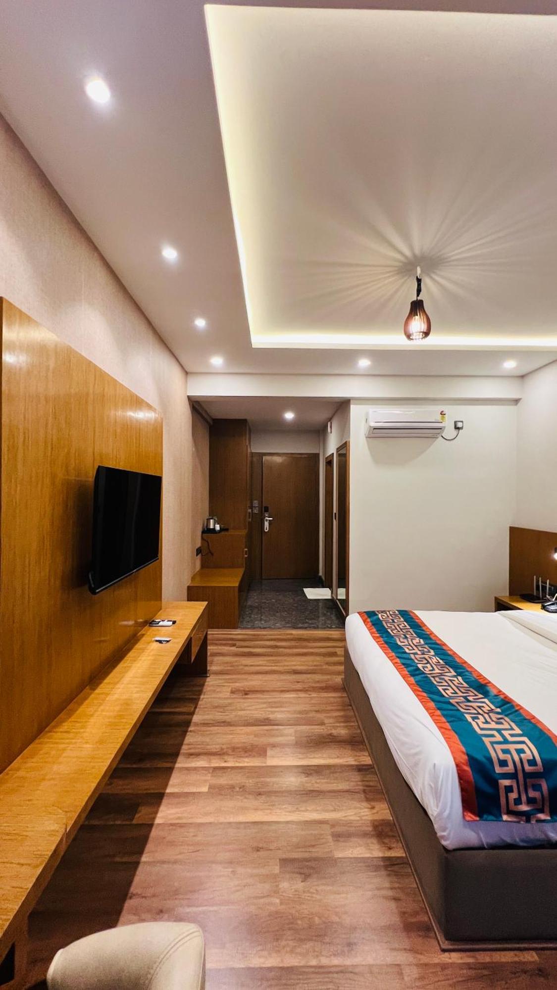 Hotel Aashraya Dod Jala Экстерьер фото