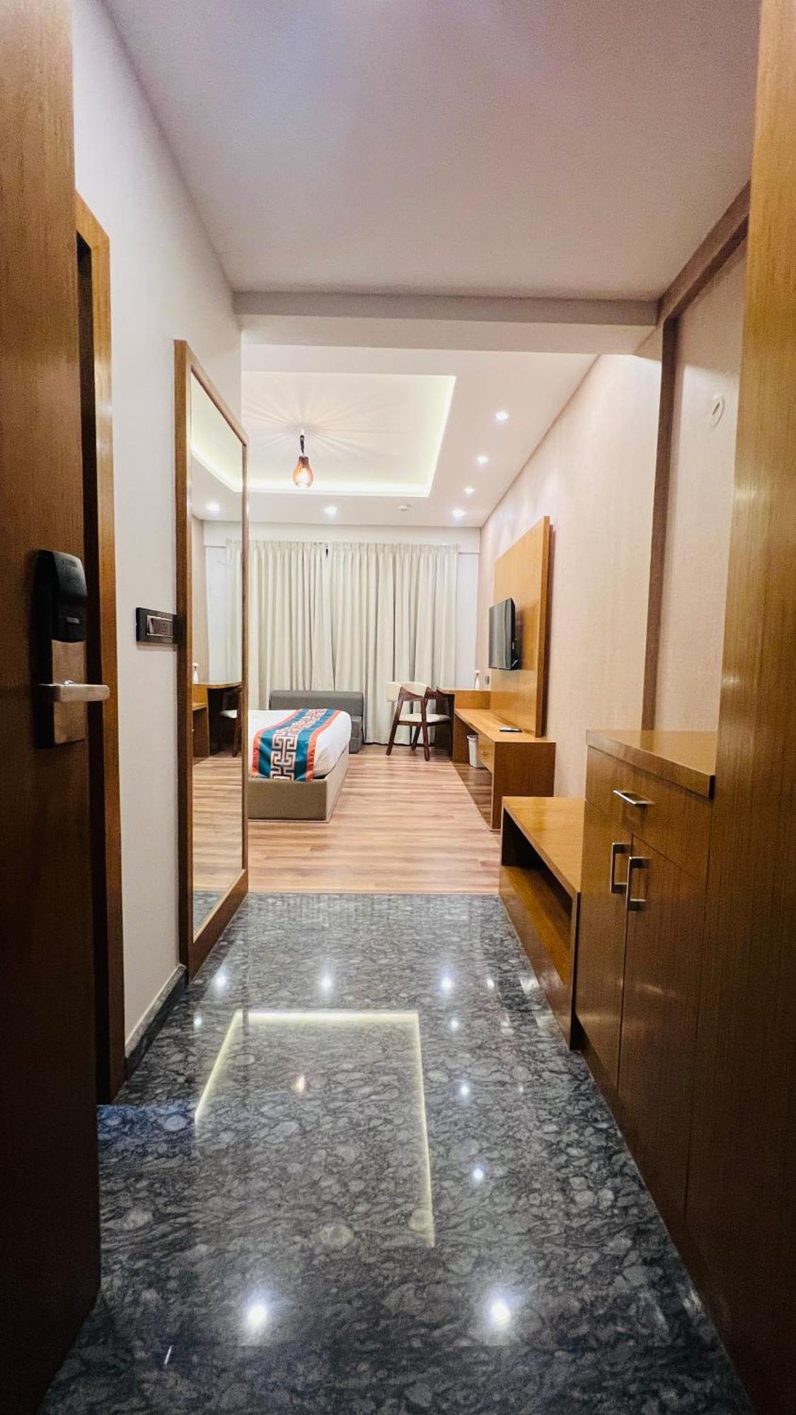 Hotel Aashraya Dod Jala Экстерьер фото